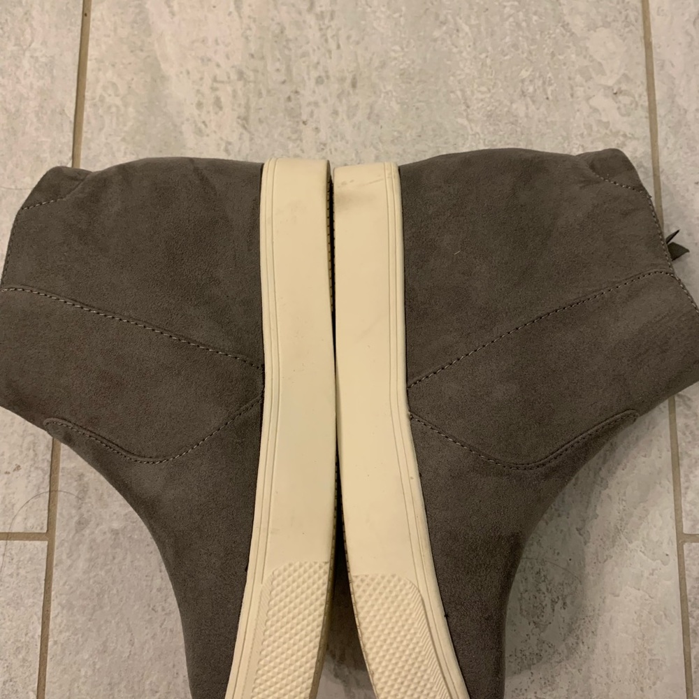 Universal Threads Boots - Picture 2 of 4